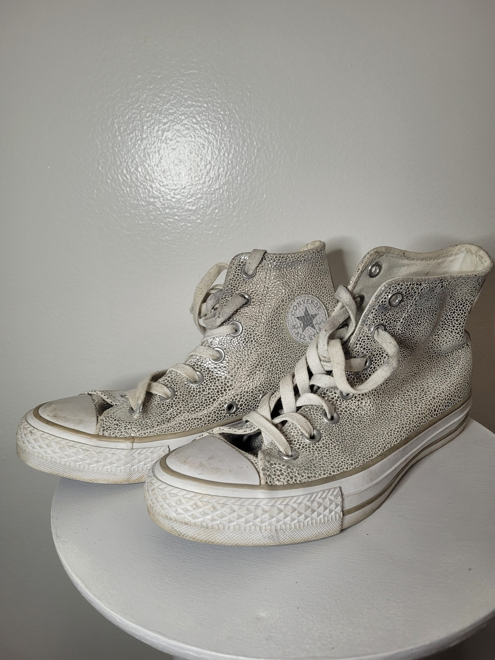 Converse Women’s High-Top Sneakers in Light Gray Size 6 - Picture 3 of 8